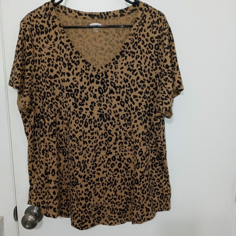 Old Navy Leopard Print Short Sleeve Tee